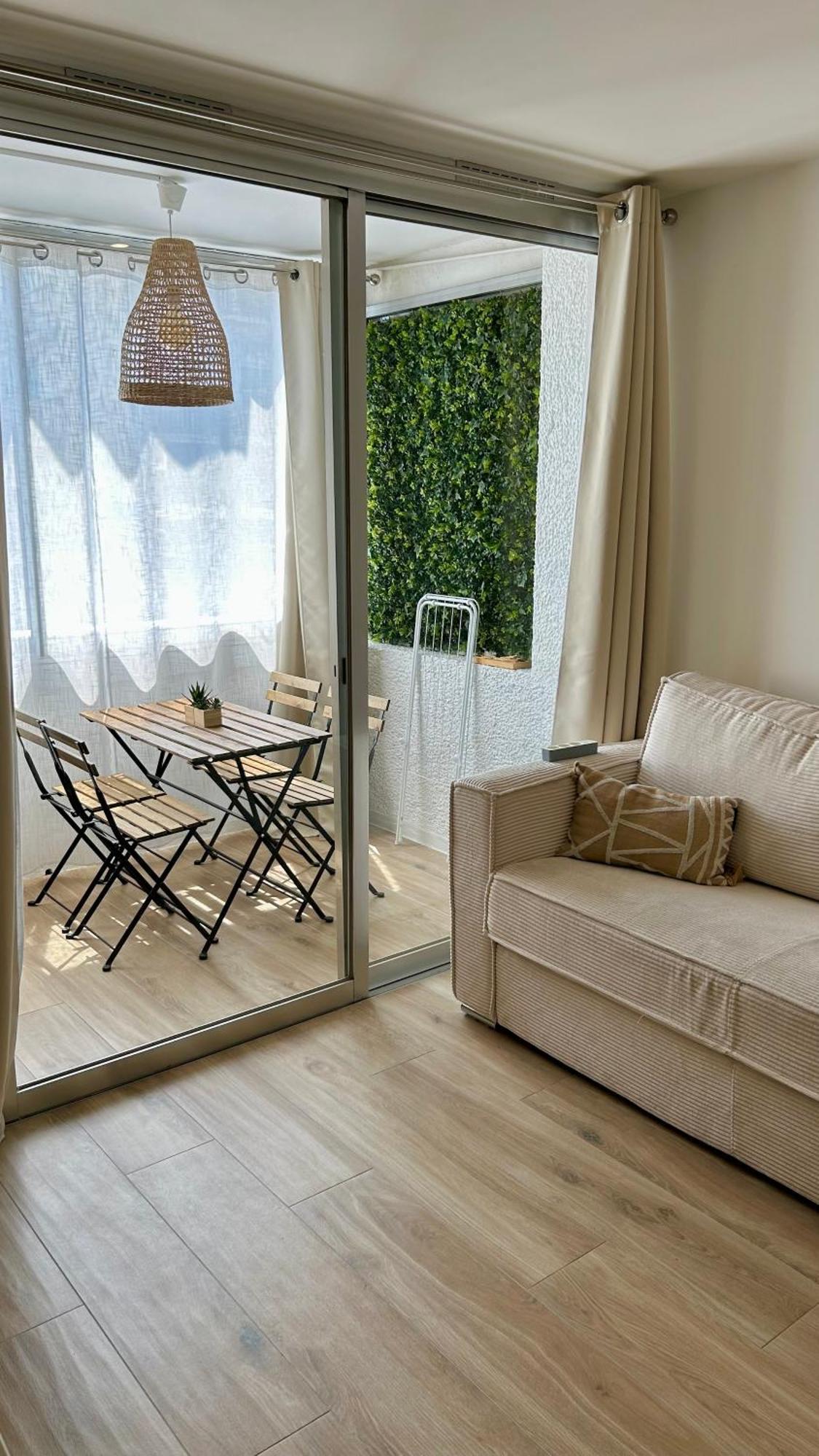 Azur & Chill - A Proximite Train Bus Aeroport Apartment